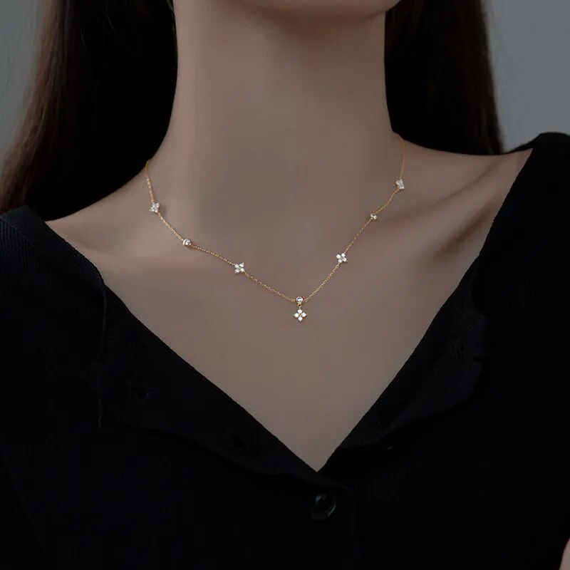 Dámský elegantní náhrdelník