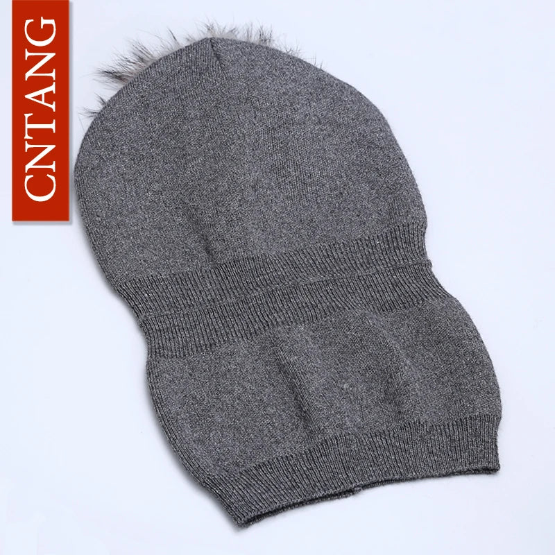 Dámská čepice s bambulí