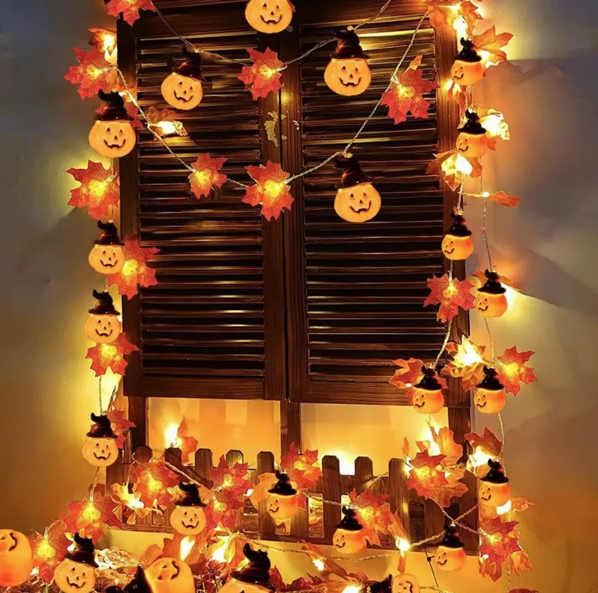 LED řetěz s listy na Halloween