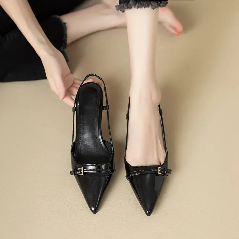 Dámské kitten heels s přezkou