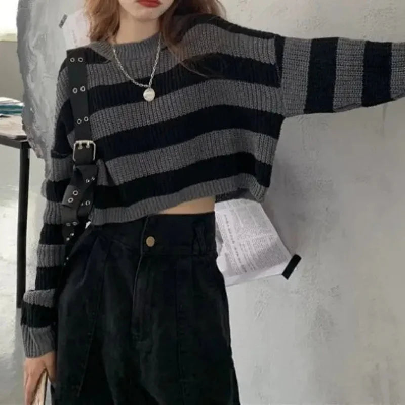 Dámský pruhovaný croptop svetr