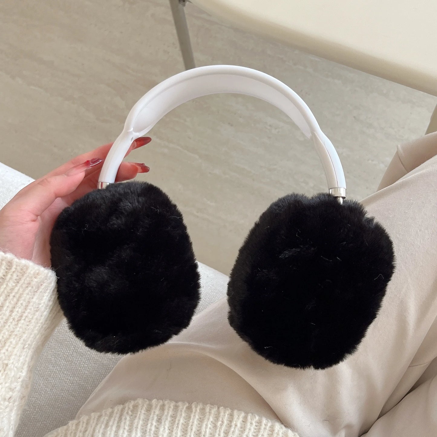 Chlupatý obal Airpods Max