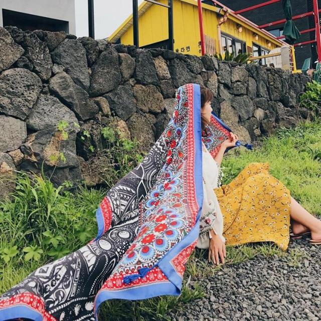 Dámský různobarevný přehoz Mandala