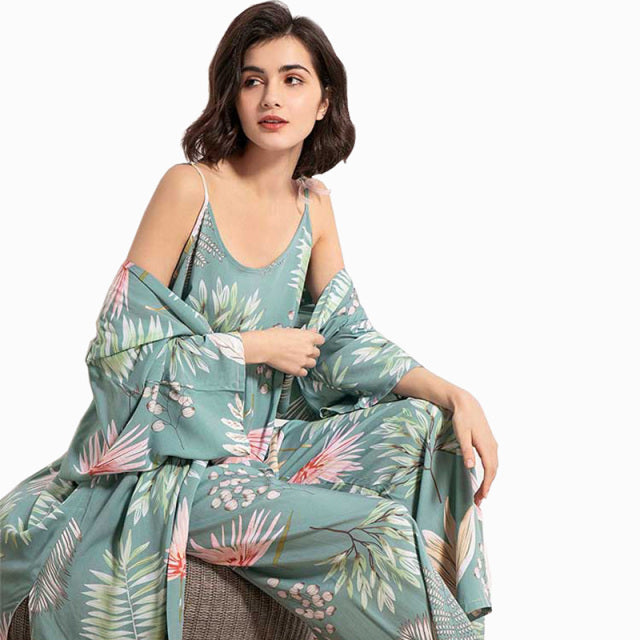 Elegantní pyžamový set se vzorem květin