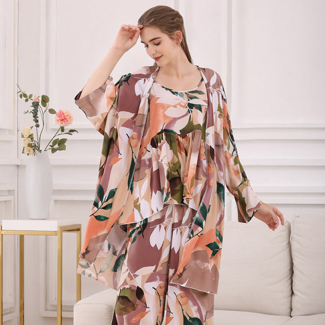 Elegantní pyžamový set se vzorem květin