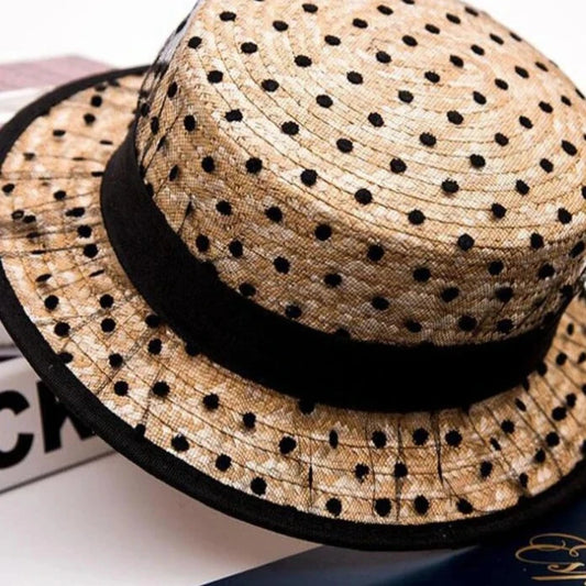 Dámský klobouk s puntíky