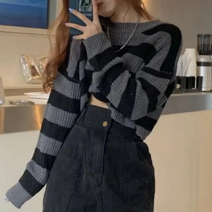 Dámský pruhovaný croptop svetr