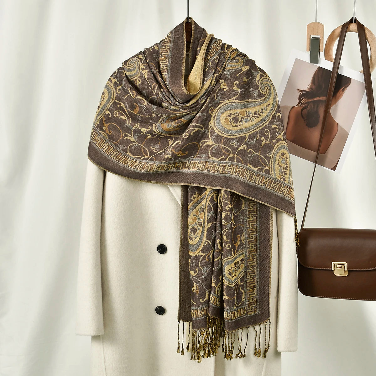 Dámská šál se vzorem