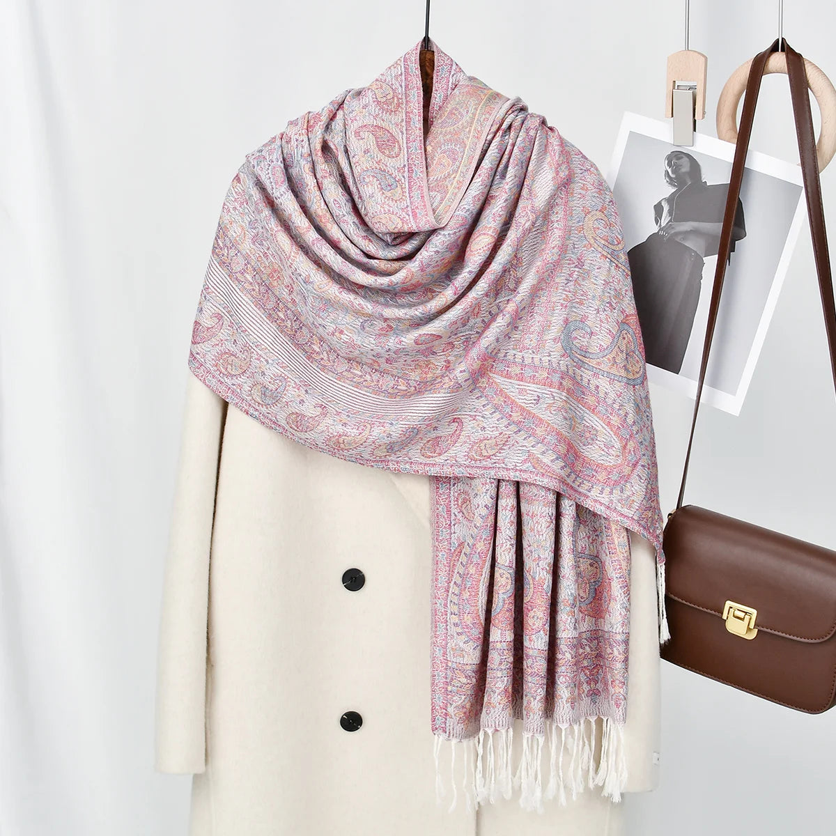 Dámská šál se vzorem