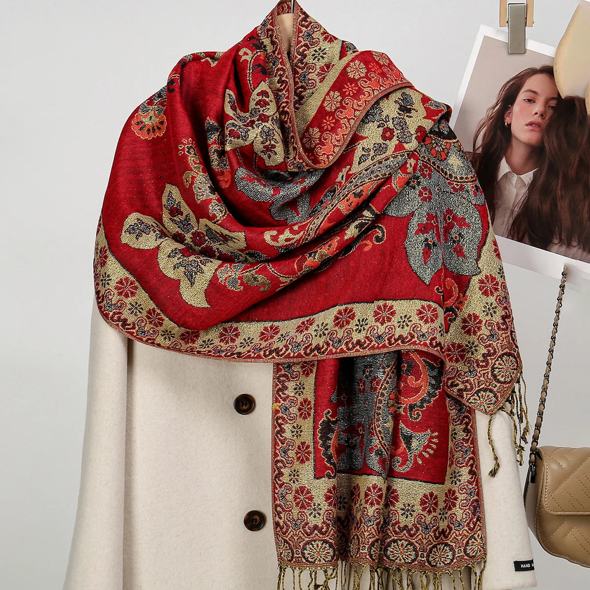 Dámská šál se vzorem