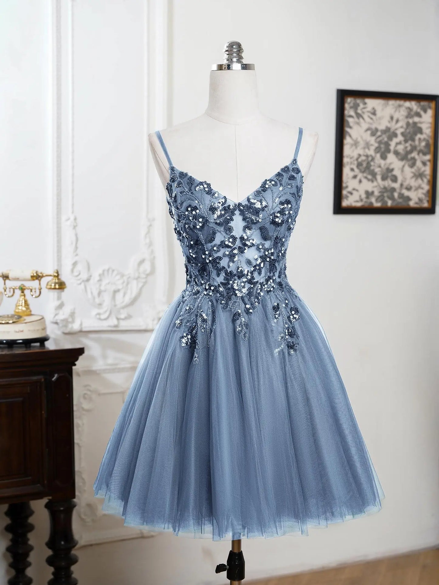 Dámské plesové šaty na ramínka