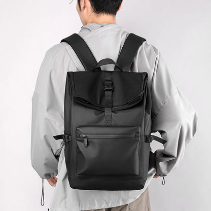 Černý stylový batoh