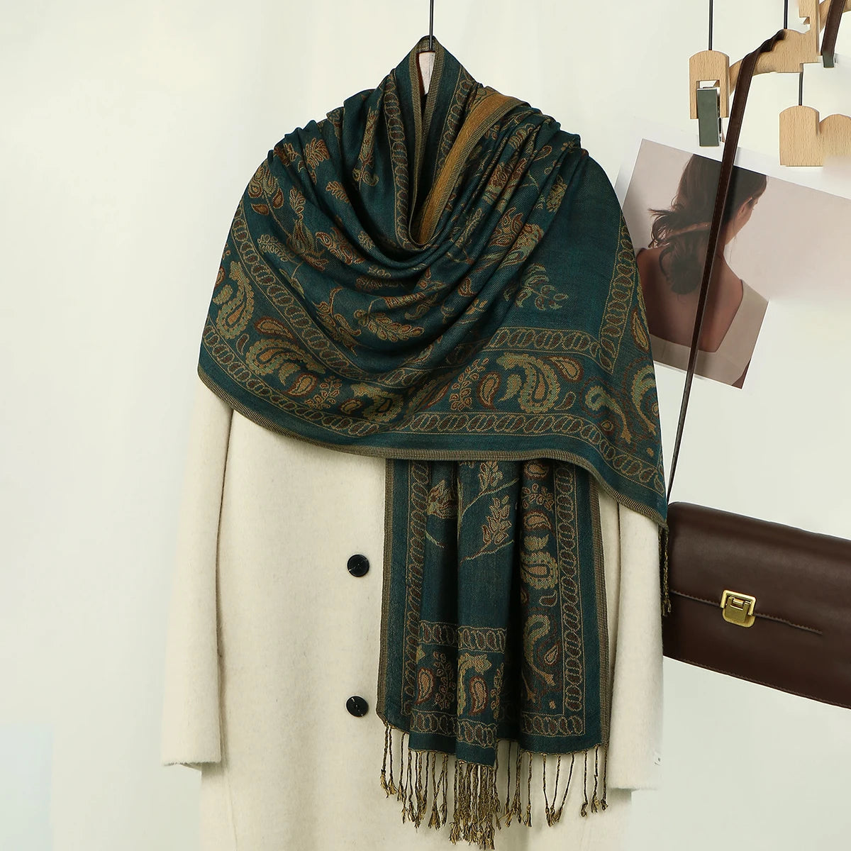 Dámská šál se vzorem