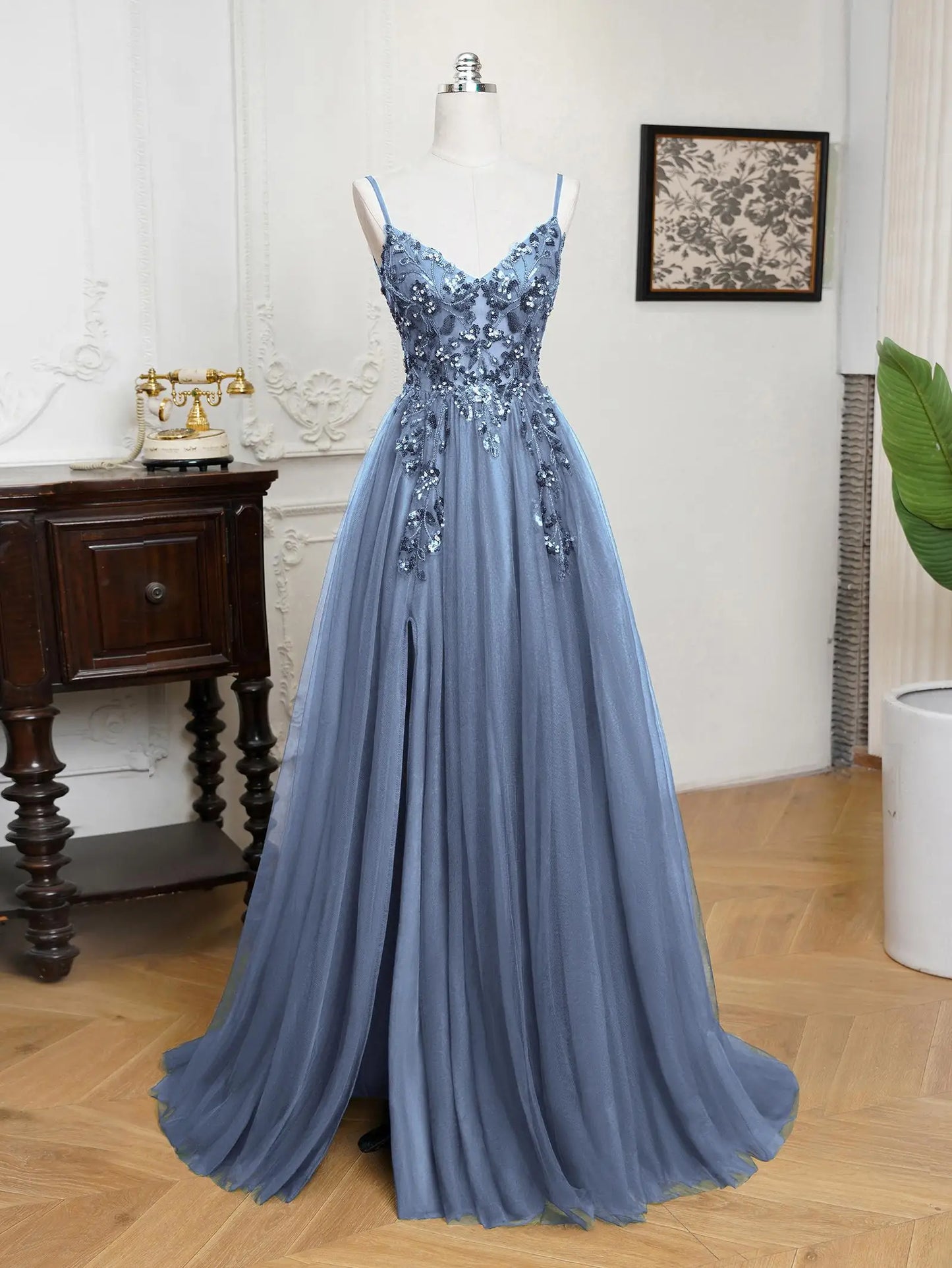 Dámské plesové šaty na ramínka