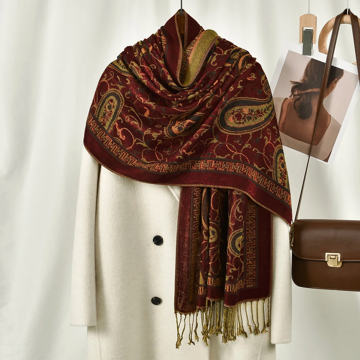 Dámská šál se vzorem