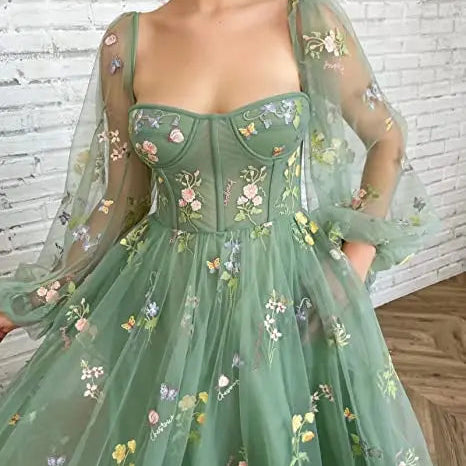 Dámské plesové šaty s květinami