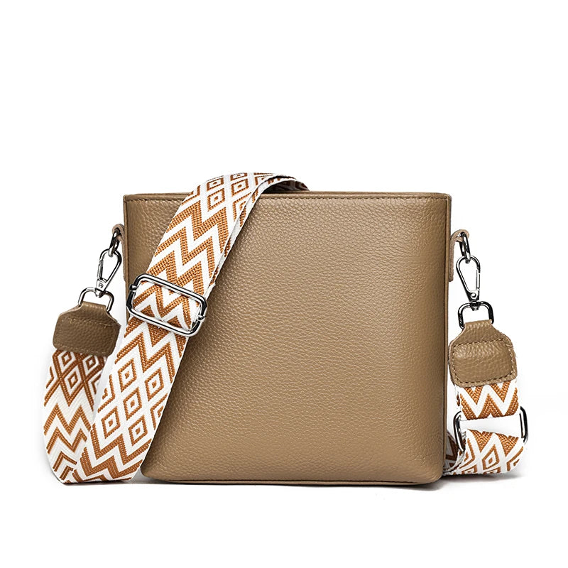 Dámská kožená crossbody kabelka s popruhem