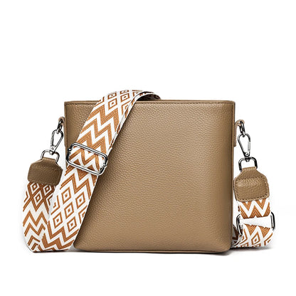 Dámská kožená crossbody kabelka s popruhem