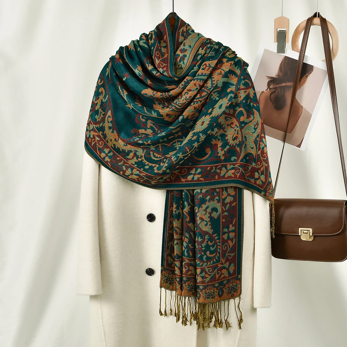 Dámská šál se vzorem