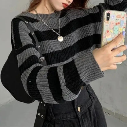 Dámský pruhovaný croptop svetr