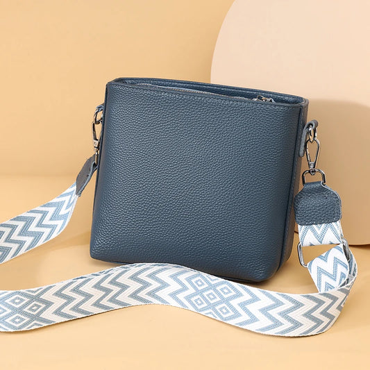 Dámská kožená crossbody kabelka s popruhem