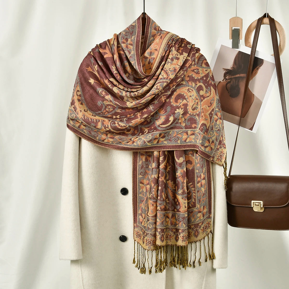 Dámská šál se vzorem