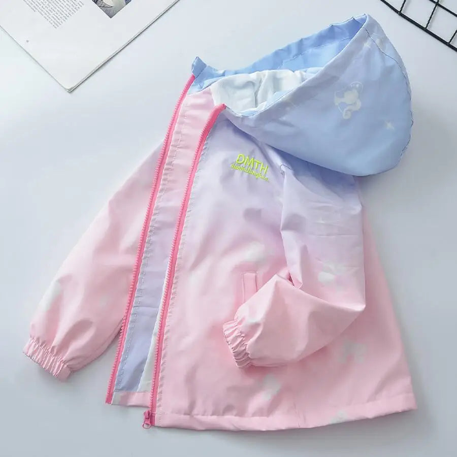 Dětská bunda se vzorem a kapucí