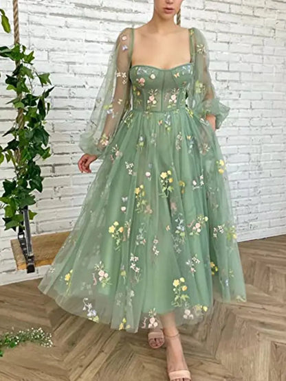 Dámské plesové šaty s květinami