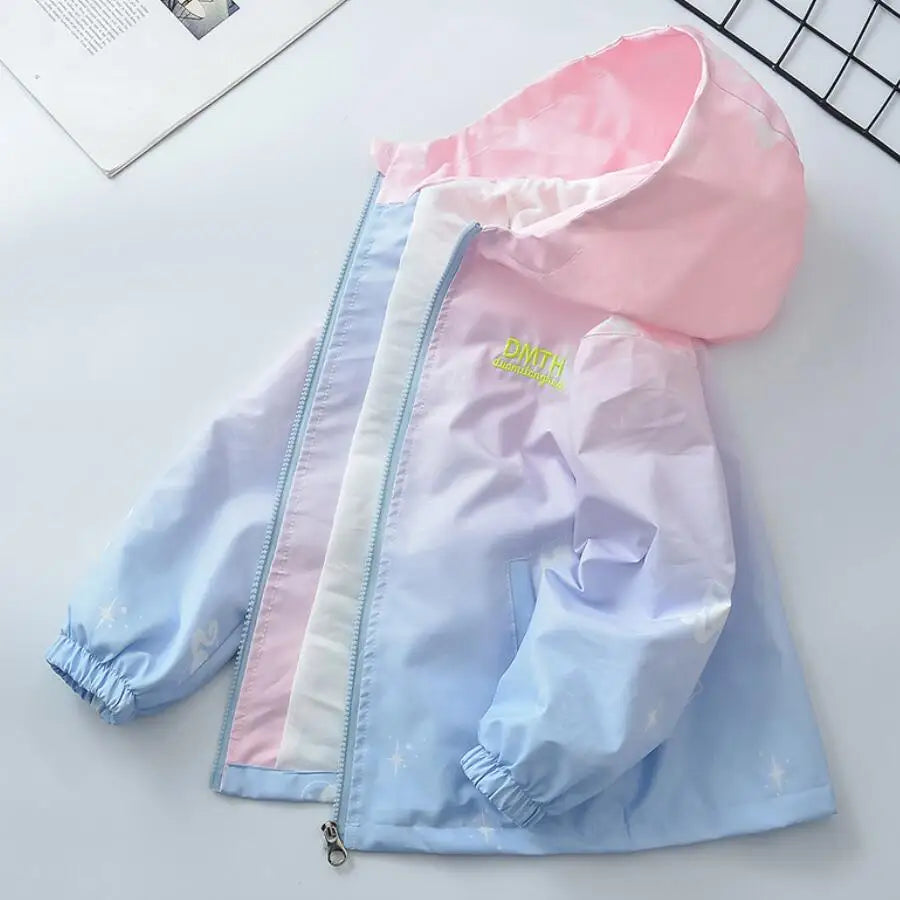 Dětská bunda se vzorem a kapucí