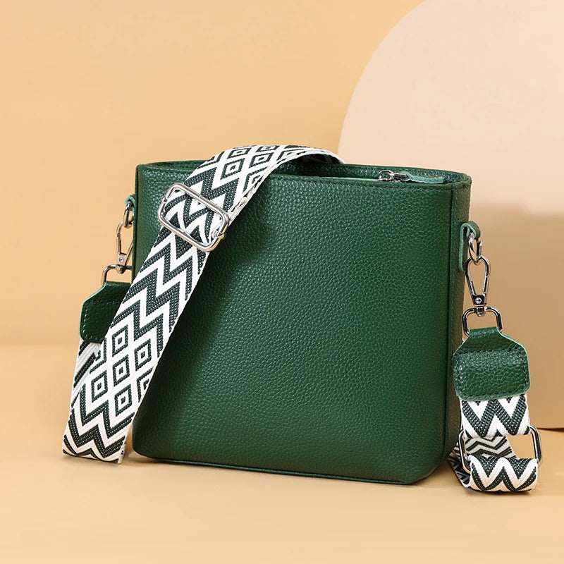 Dámská kožená crossbody kabelka s popruhem