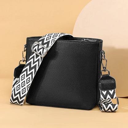 Dámská kožená crossbody kabelka s popruhem