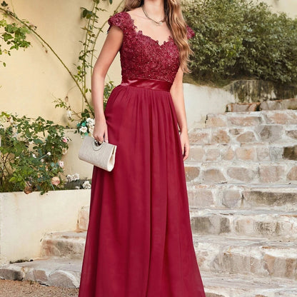 Dámské společenské šaty s krajkou