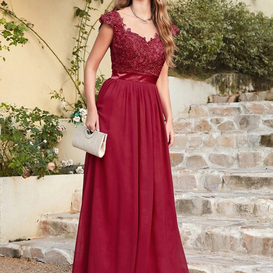 Dámské společenské šaty s krajkou