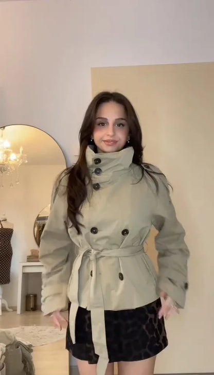 Dámský krátký trenchcoat s límečkem