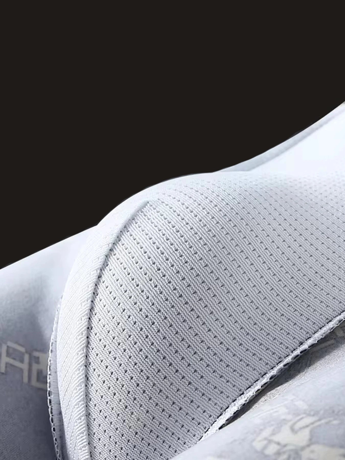 Set trenek se zlatým detailem