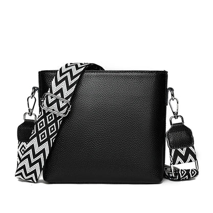 Dámská kožená crossbody kabelka s popruhem