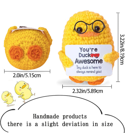 Háčkovaná hračka s pozitivní zprávou