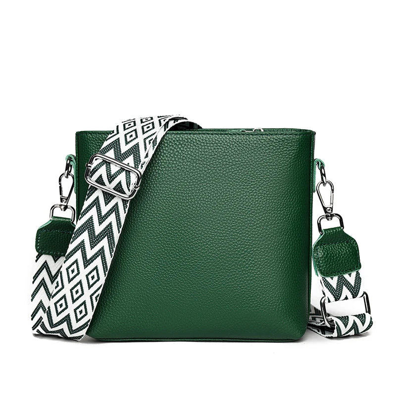 Dámská kožená crossbody kabelka s popruhem
