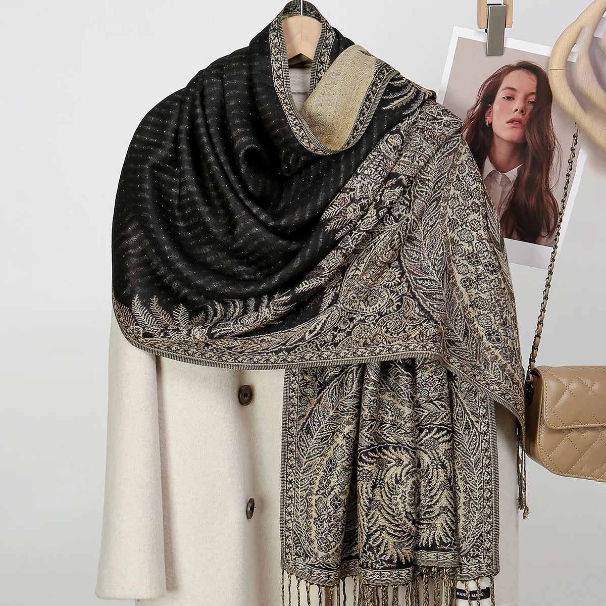 Dámská šál se vzorem