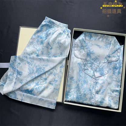 Dámské saténové pyžamo se vzorem