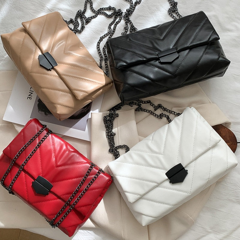 Dámská crossbody kabelka s řetězem