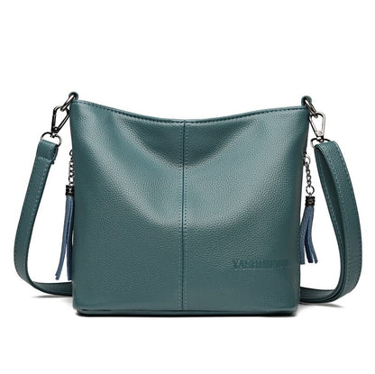 Dámská crossbody kabelka s detaily