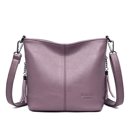 Dámská crossbody kabelka s detaily