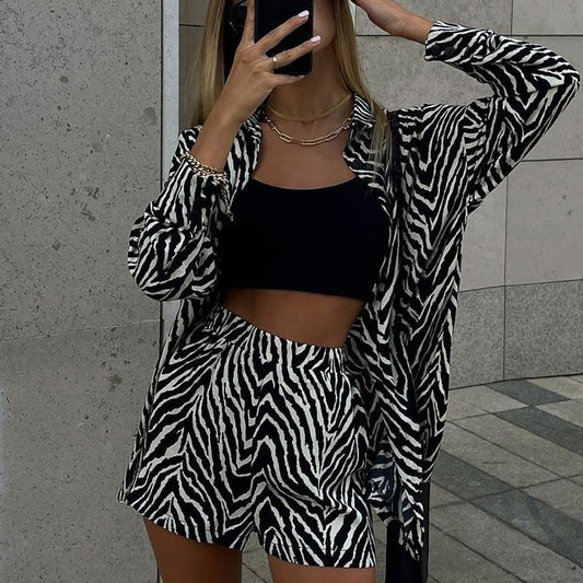 Dámský set košile a kraťas se zebrovaným vzorem