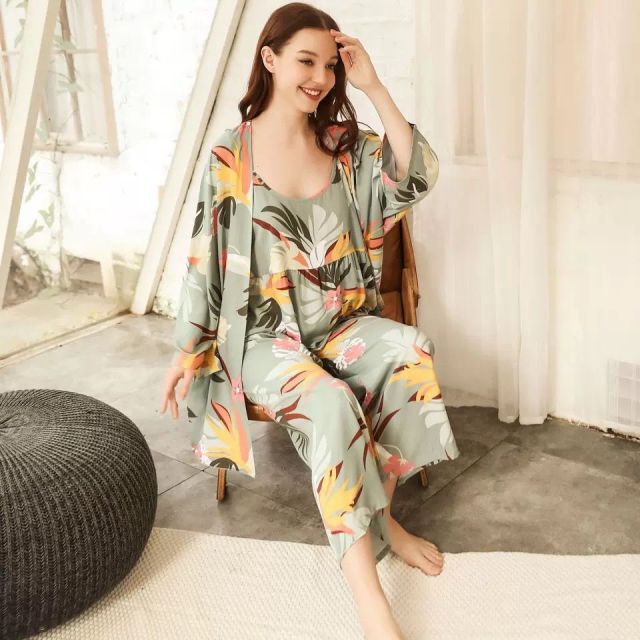 Elegantní pyžamový set se vzorem květin
